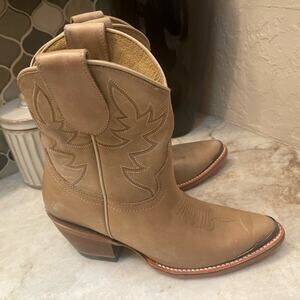 Idyllwind Miranda Lambert Beige Western Heeled Boots Sz 6